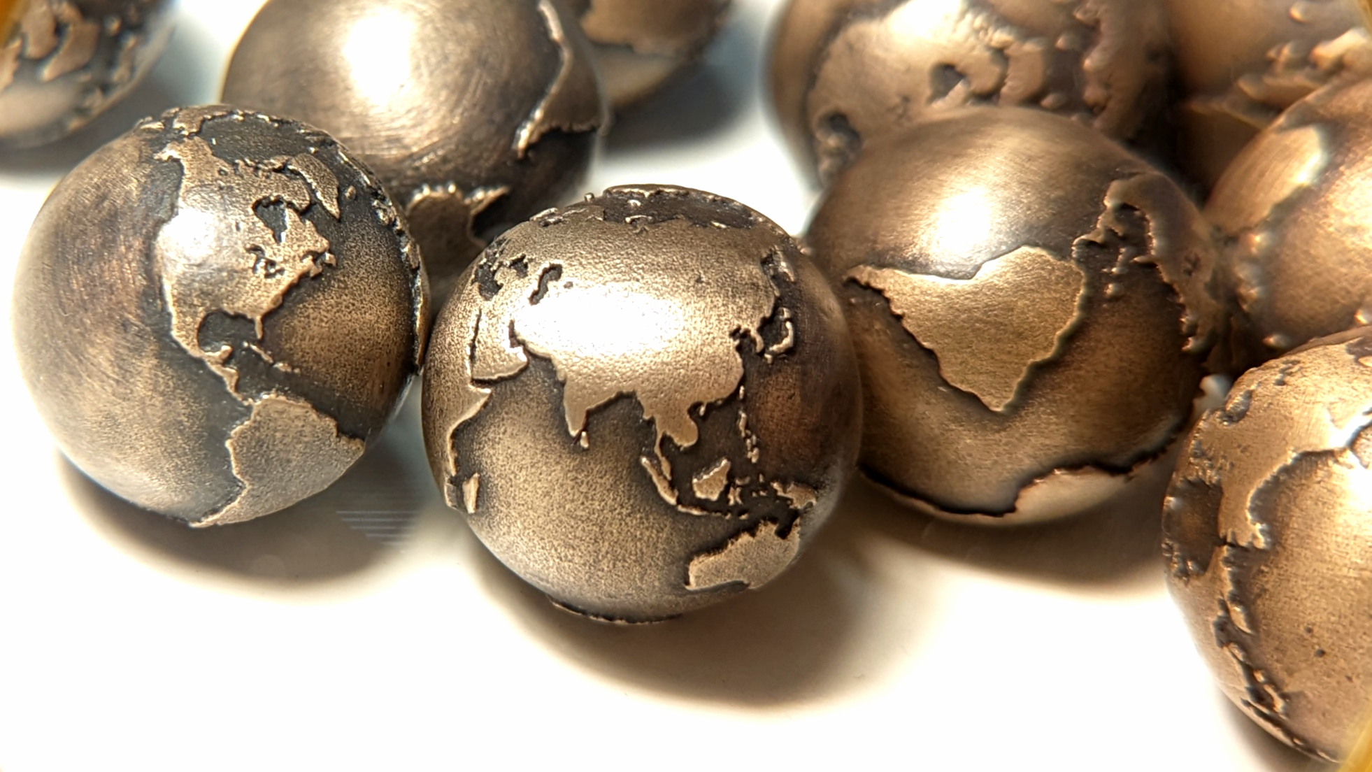 20230926_Bronze Globes_CONCEPT REALIZATIONS_233248402b.PNG