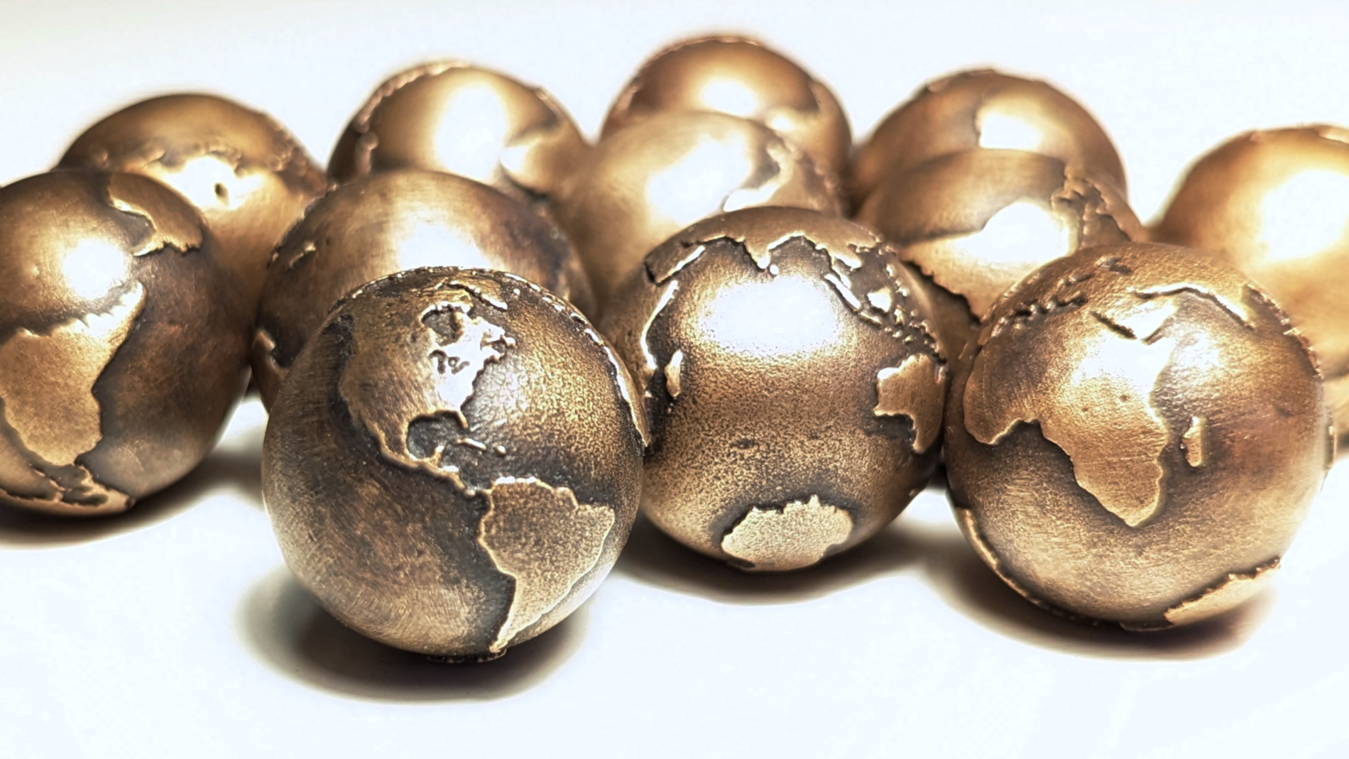 20230926_Bronze Globes_CONCEPT REALIZATIONS_233600434b.PNG