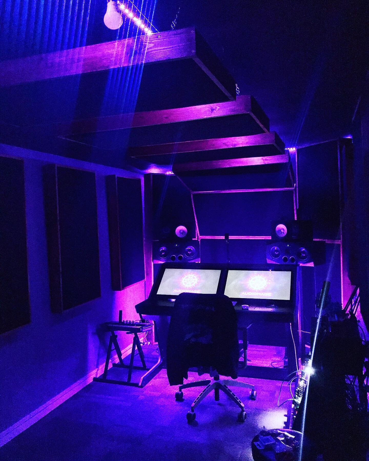 A more full shot of the control room. So stoked. #recording #studio #abbeylane #slatedigital #slateraven #slateaudio #vsx #adamaudio #yamahans10 #ns10 #mixing #mastering #producer #vocals #voiceover #sounddesign #vibe #aesthetic #gothgirl #gothgirls 