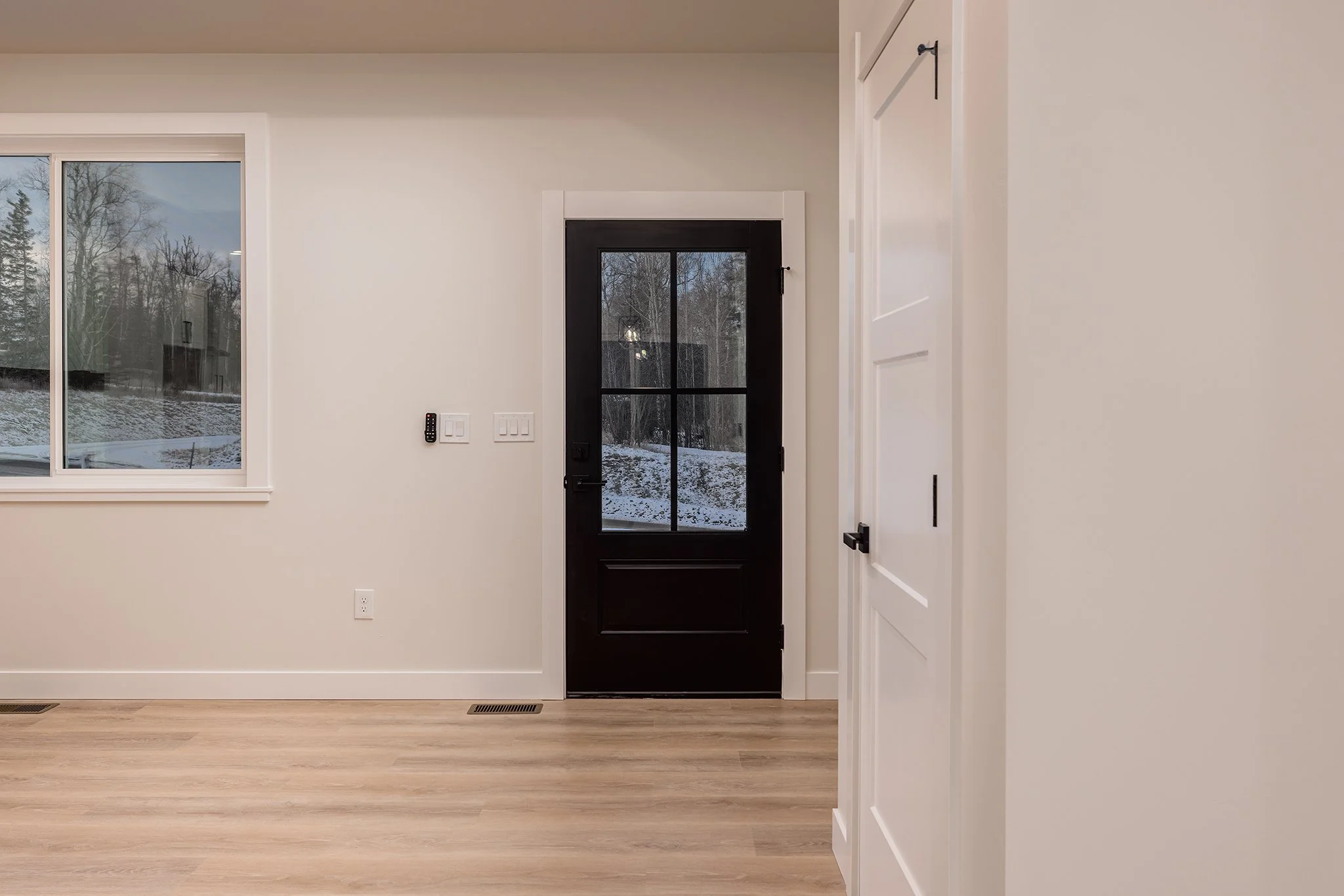 005_2025.11.20 . 1740 W Pipstone Dr.jpg