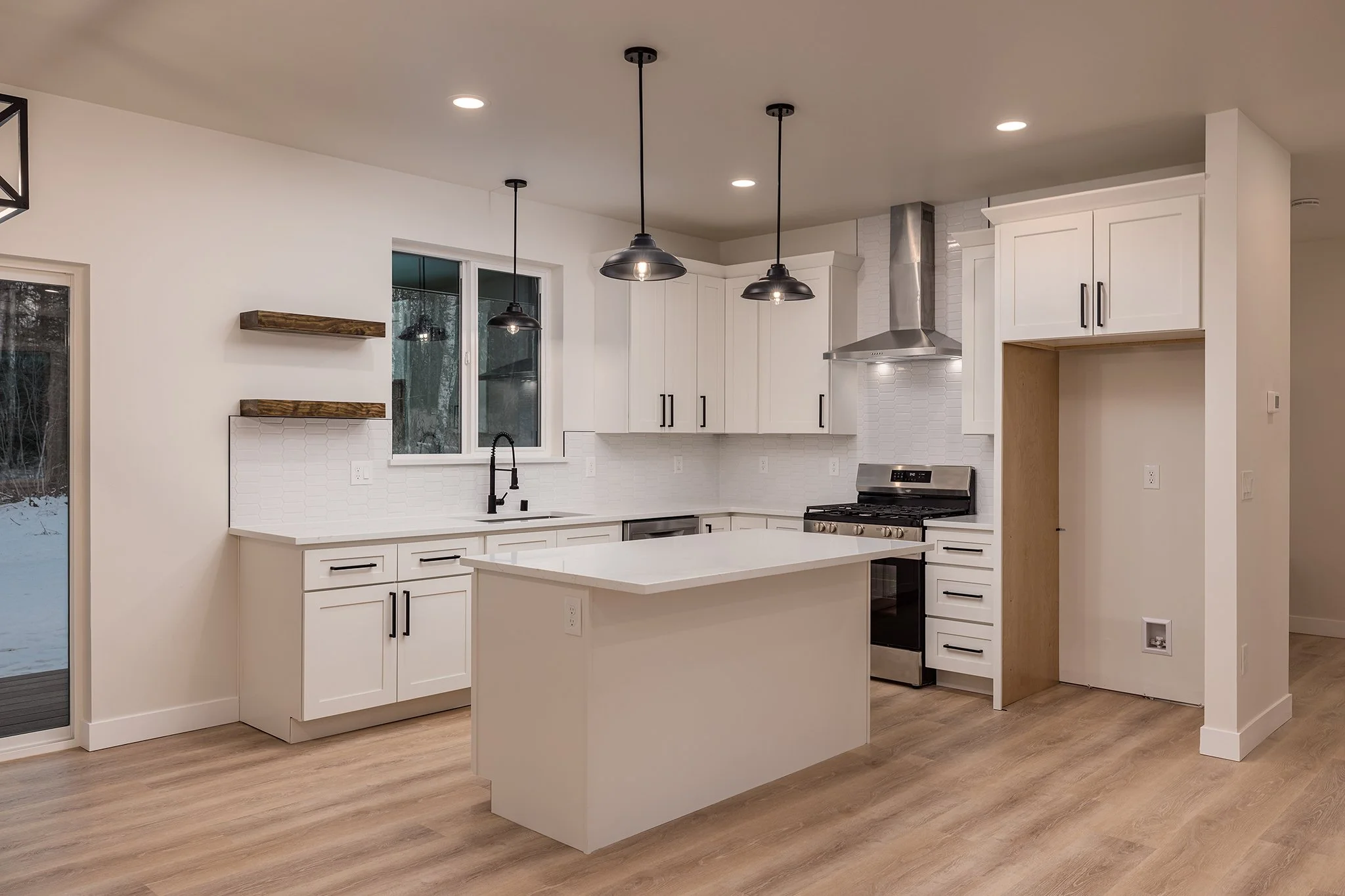 011_2025.11.20 . 1740 W Pipstone Dr.jpg