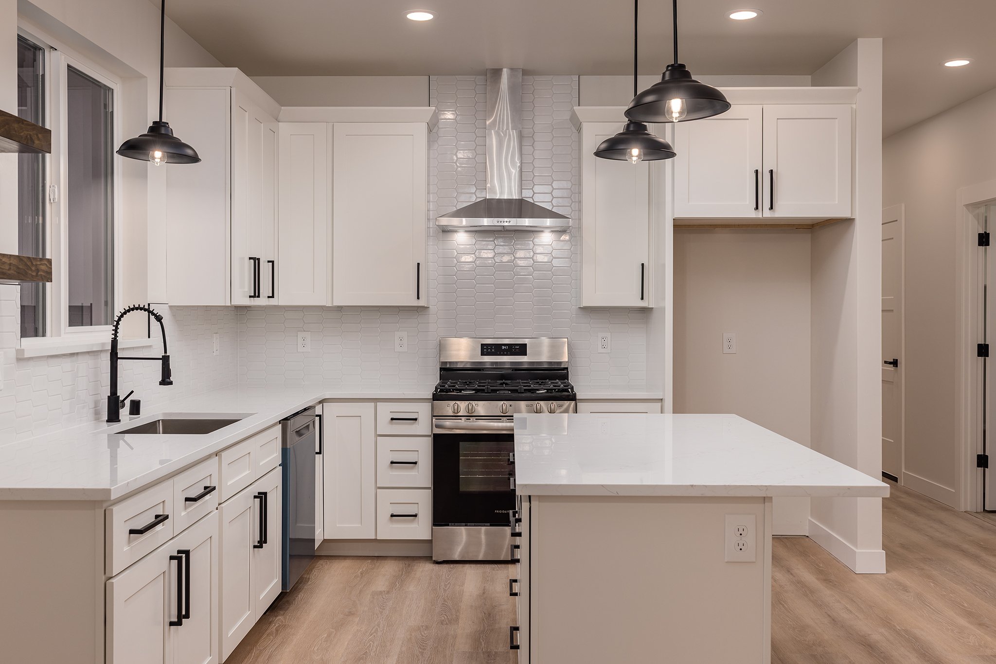 013_2025.11.20 . 1740 W Pipstone Dr.jpg