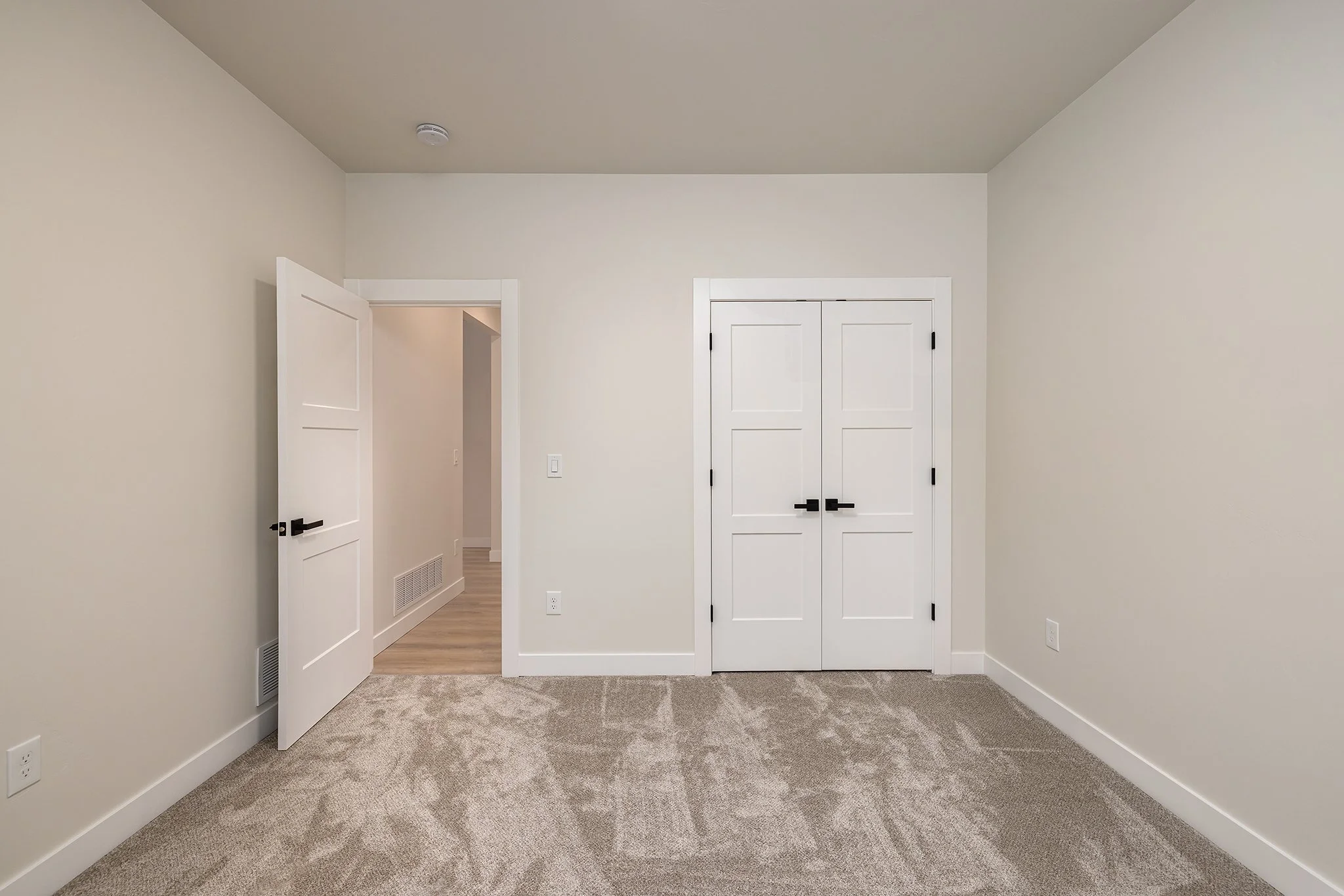 025_2025.11.20 . 1740 W Pipstone Dr.jpg