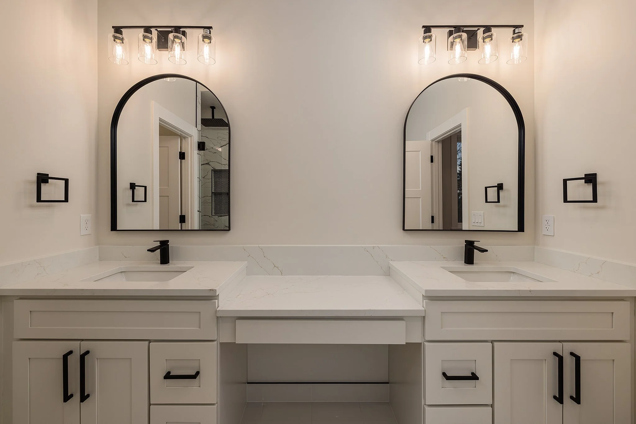 034_2025.11.20 . 1740 W Pipstone Dr.jpg