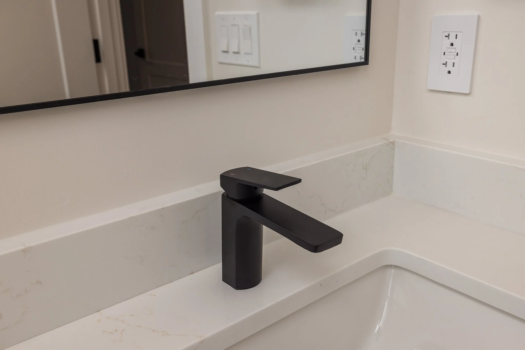 035_2025.11.20 . 1740 W Pipstone Dr.jpg