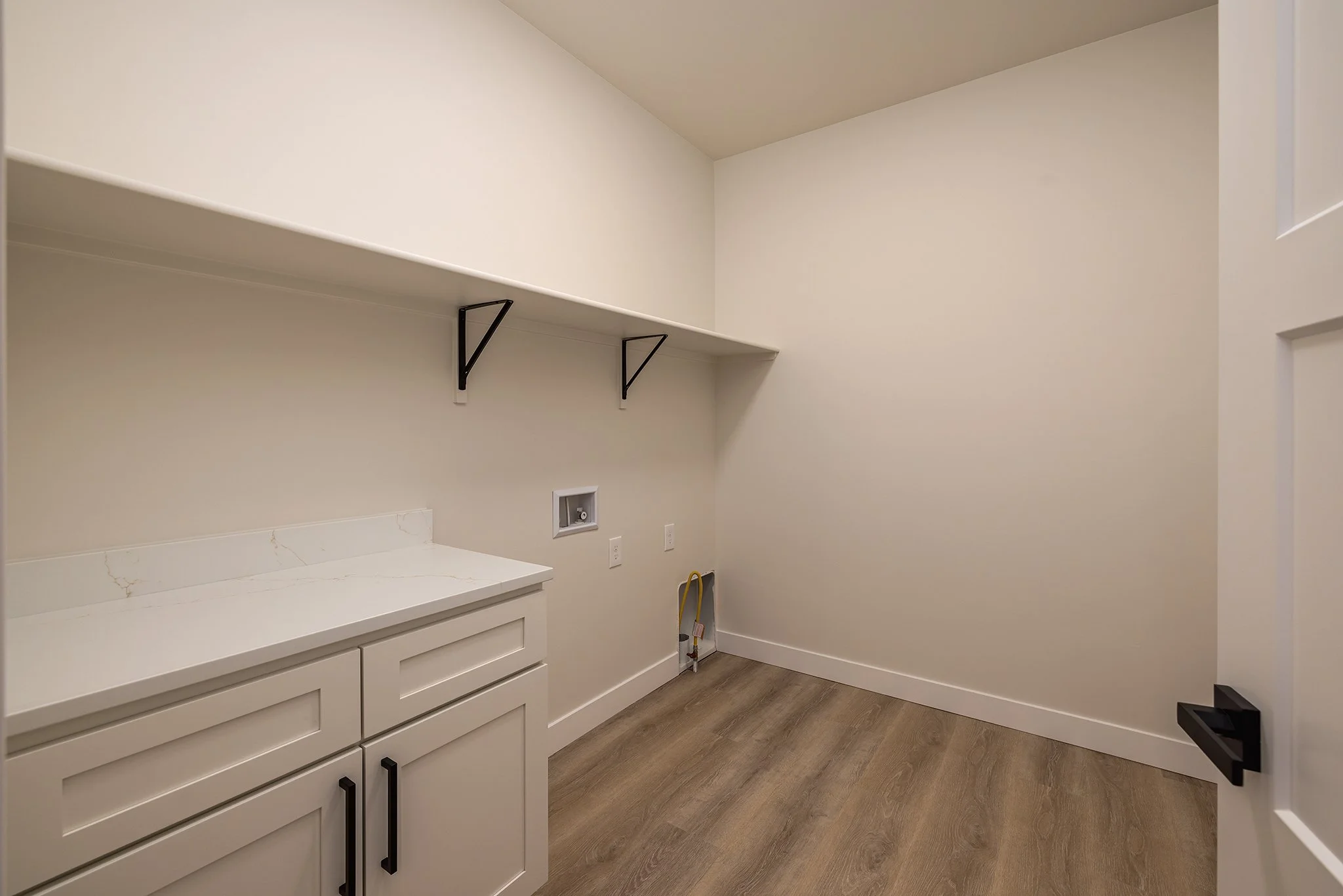 043_2025.11.20 . 1740 W Pipstone Dr.jpg