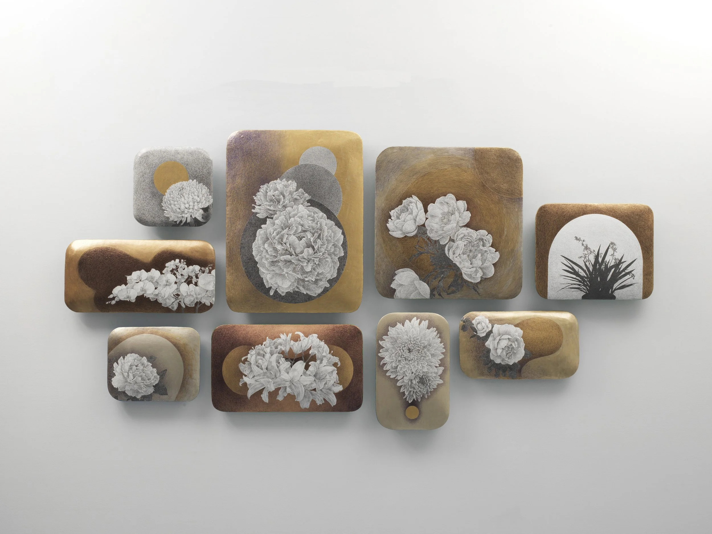 董承濂, 《花時》, 2022, 高密度泡綿、環氧樹脂、玻璃纖維、油性金屬顏料、壓克力顏料、鉛筆、原子筆, 100X195 CM(9件一組).jpg