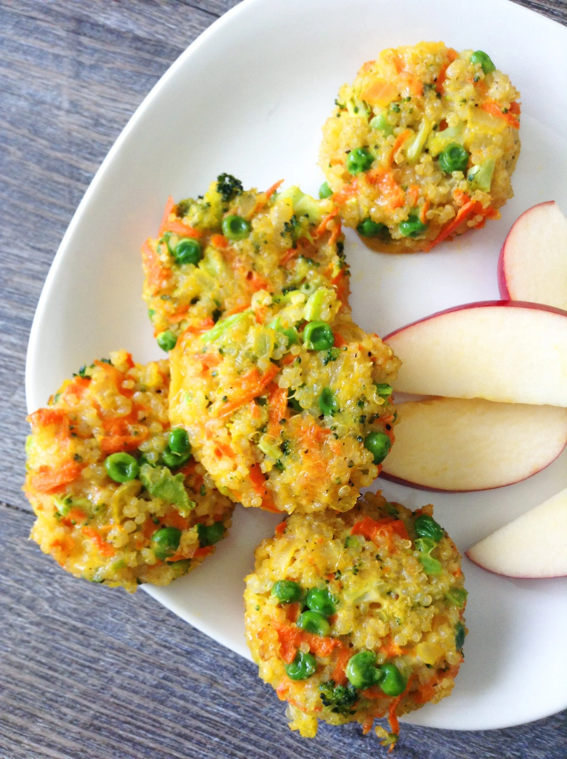cheesy veggie quinoa cakes