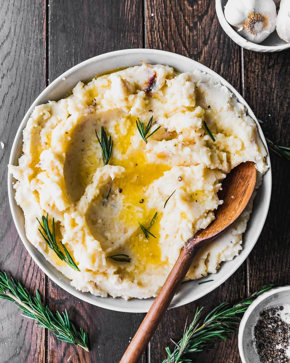Garlic-Rosemary-Mashed-potatoes-overhead-hero.jpg