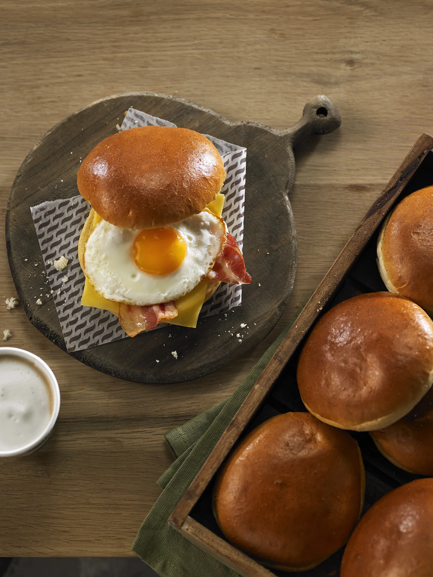 brioche bol gebakken ei staand.jpg