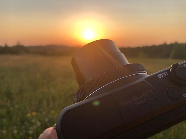 Tonight antics, thought I&rsquo;d play about with the setting n stuff 🤓📸 Really like grass apparently 
#canon #sunset #whynot #lockdown2020 #photooftheday
