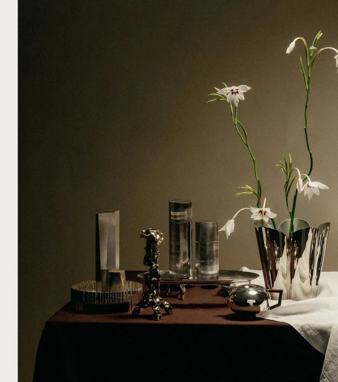 Our large Flora vase spotted in this months @elledecorationuk - made by hand by artisans in Wales these premium grade nickel plated brass vases will last you a lifetime. 

Available in 3 sizes and 3 finishes - nickel plated, brass and copper. 

A won