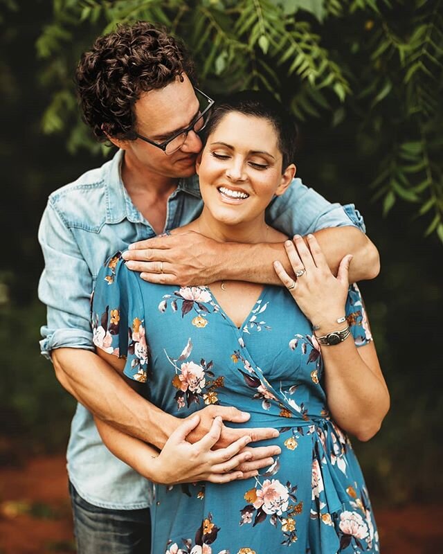 Call me simple, but I love hand holding. And I love it when my clients are handing hands while holding each other. Just a simple and sweet thing to enjoy.