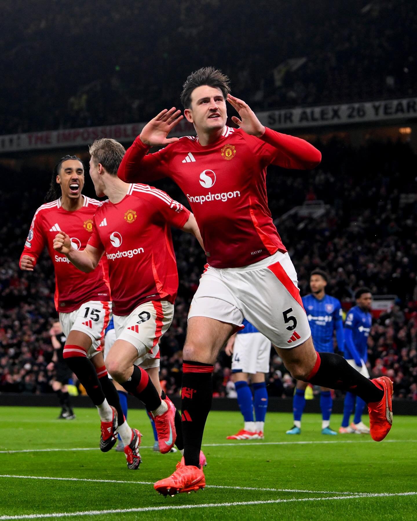 Harry to the rescue 🔴

Shot for @footballfotographer 📸

#manchesterunited #harrymaguire #premierleague #oldtrafford