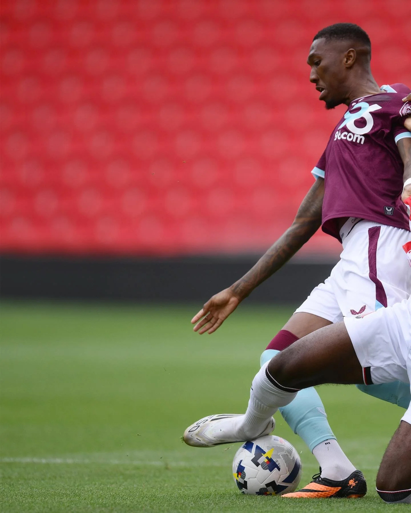 First one back ⚽️ 

Kyle Walker joins Burnley

Shot for @pamediaimages