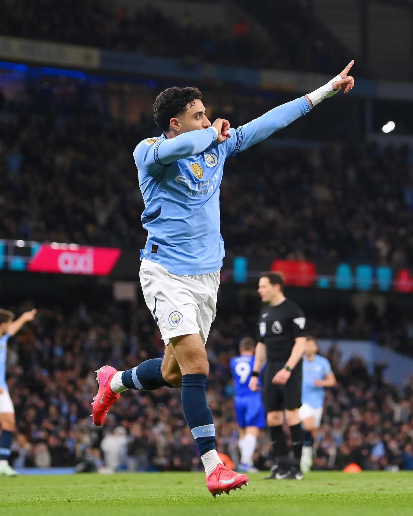 @omarmarmoush7 celebrates as Man City beat Leicester 2-0

📸 for @footballfotographer
