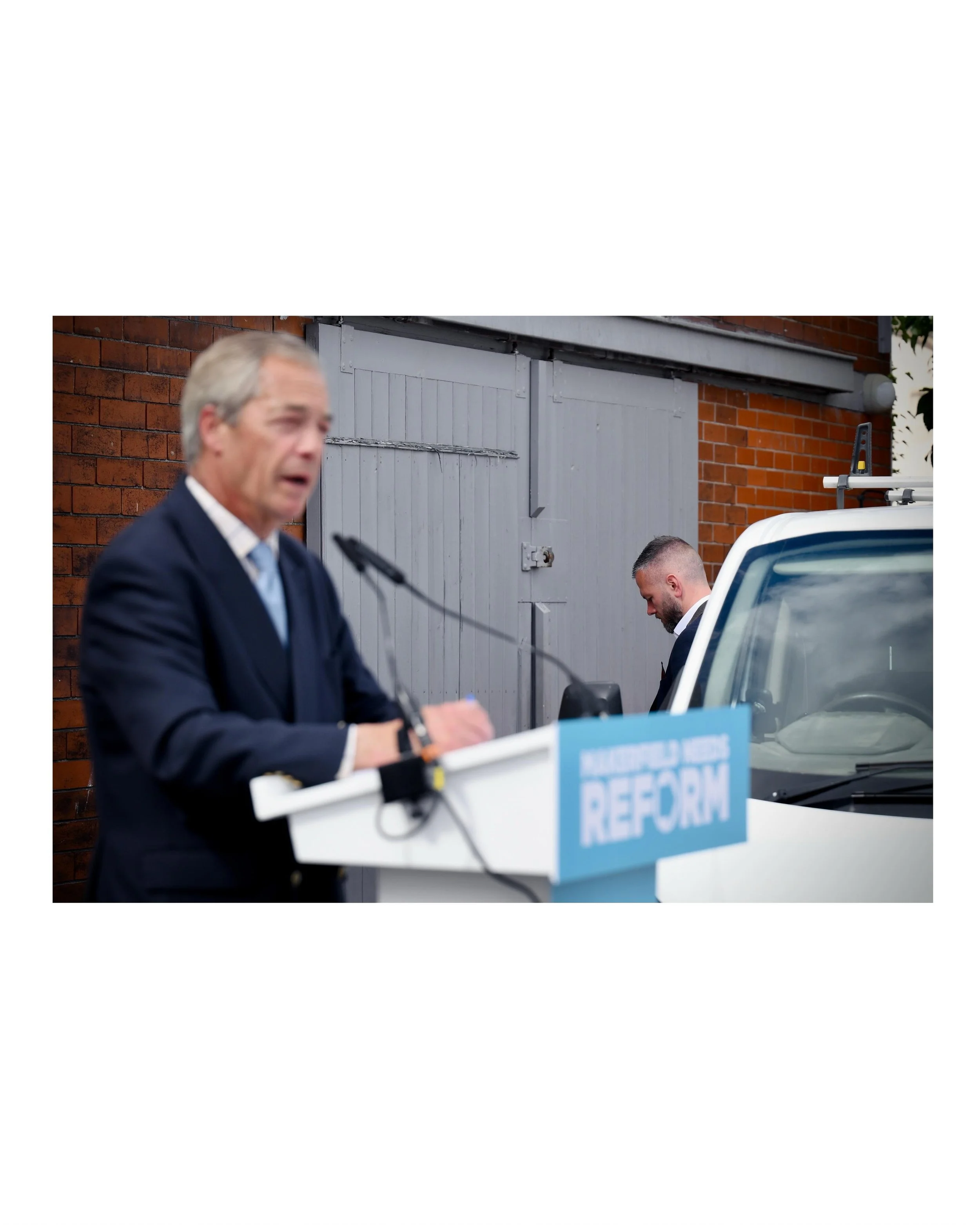 Nigel Farage and Robert Kenyon at yesterdays Reform press conference in Ashton-in-Makerfield

📸 @dailyexpress