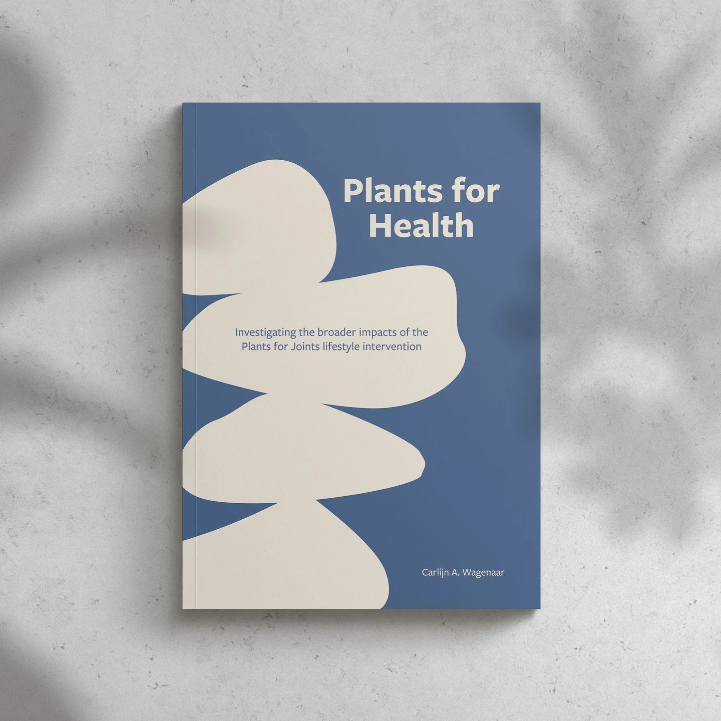 Bosbessen en organische vormen: Plants for Health.⁠
⁠
Voor Carlijn Wagenaar mocht ik haar proefschrift ontwerpen. Ze deed als PhD student onderzoek naar de specifieke impact van het ontwikkelde programma, dat focust op veranderingen in levensstijl (b