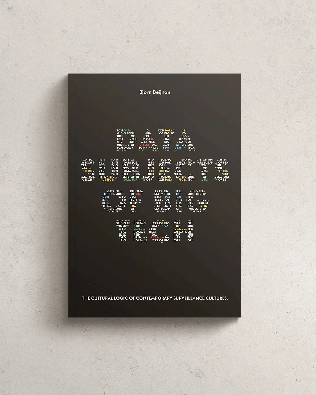 Terwijl het ene proefschrift net gedrukt en wel binnen is (deze dus), begin ik alweer aan de volgende! Eigenlijk zegt de titel van dit proefschrift al zeer helder waar het over gaat: data subjects of big tech. ⁠
⁠
In de titel komt de 'data' visueel t