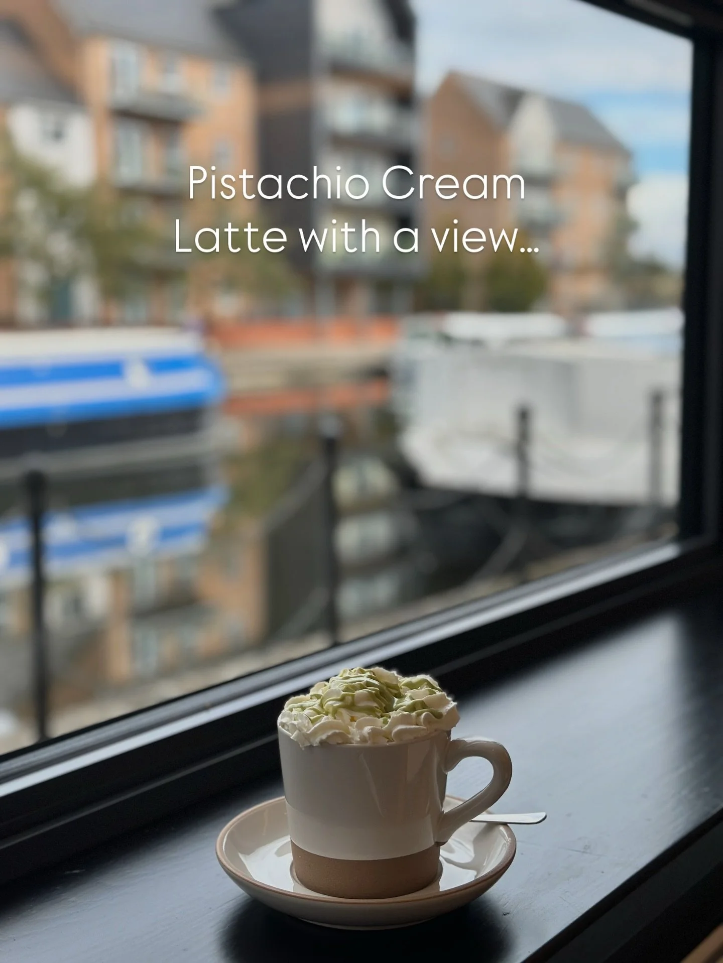 We’re OBSESSED with our new pistachio cream latte π Mountains of cream drizzled with pistachio sauce… Dreamy! βοΈ Open Mon-Thurs 08:30-16:00