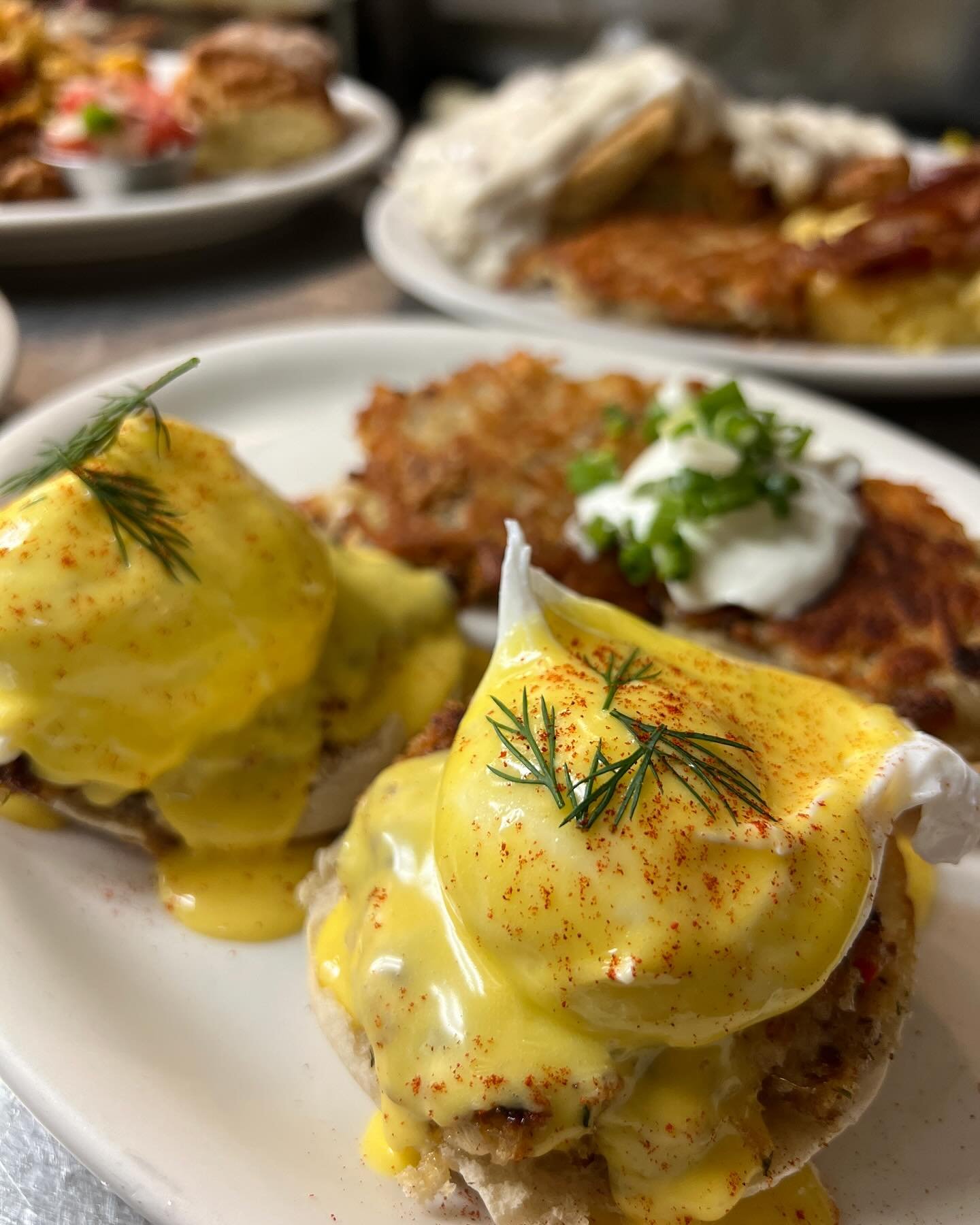 It wouldn&rsquo;t be a proper Mother&rsquo;s Day without a Crab Cake Benedict special now would it?! Bring your mamas in and treat them to a delicious special and pint sized mimosa because they deserve it! See y&rsquo;all soon 🌸🤍

#crabcakes #crabc