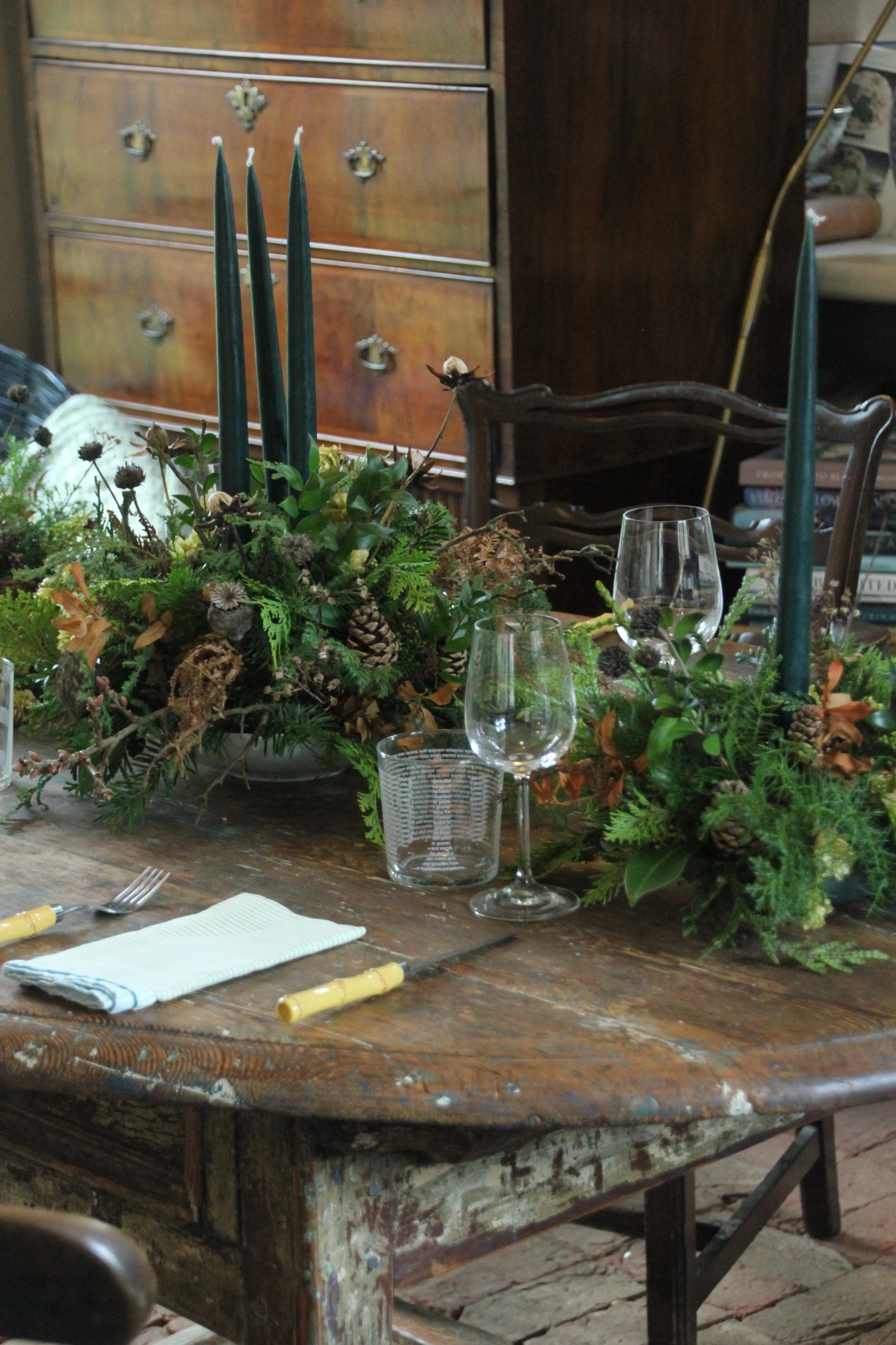 Yule Tide Deluxe Table Centre