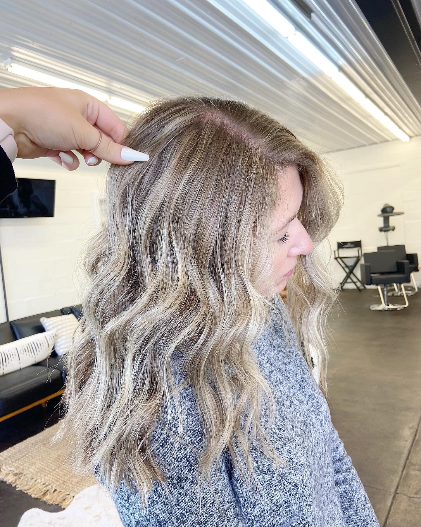 Beautiful blonde blend by our newest gal behind the chair @hairrbymaddiee 

Maddie is taking appointments Tuesdays and Saturdays currently, you can schedule with her through our booking link.