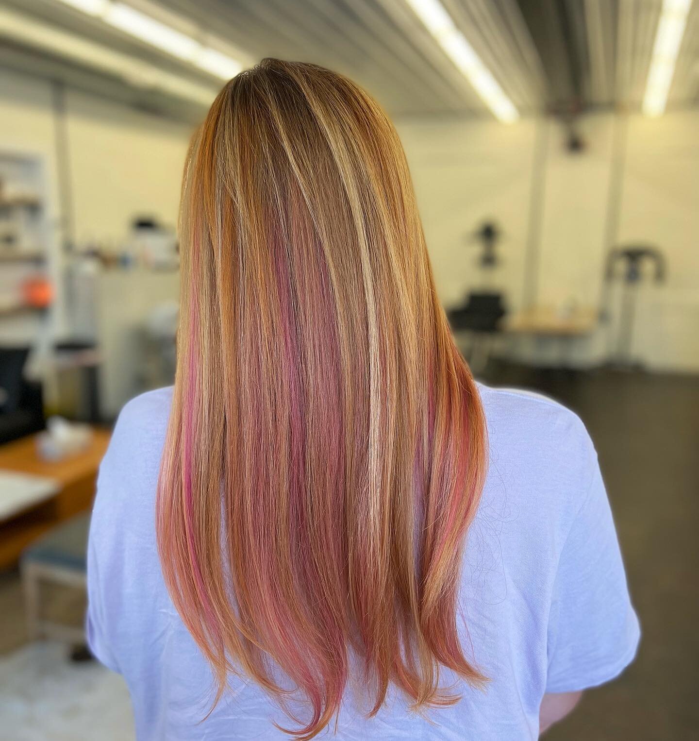 Pops of fun 🍭 

Hand painted signature colors on @jgarrison24 by @heatherschair to preserve her beautiful natural base &amp; have a little fun. 

#balayage #signaturecolor #wella #pulpriot #mce #mastercolorist #mastercolorexpert #hhouseofhair #annvi