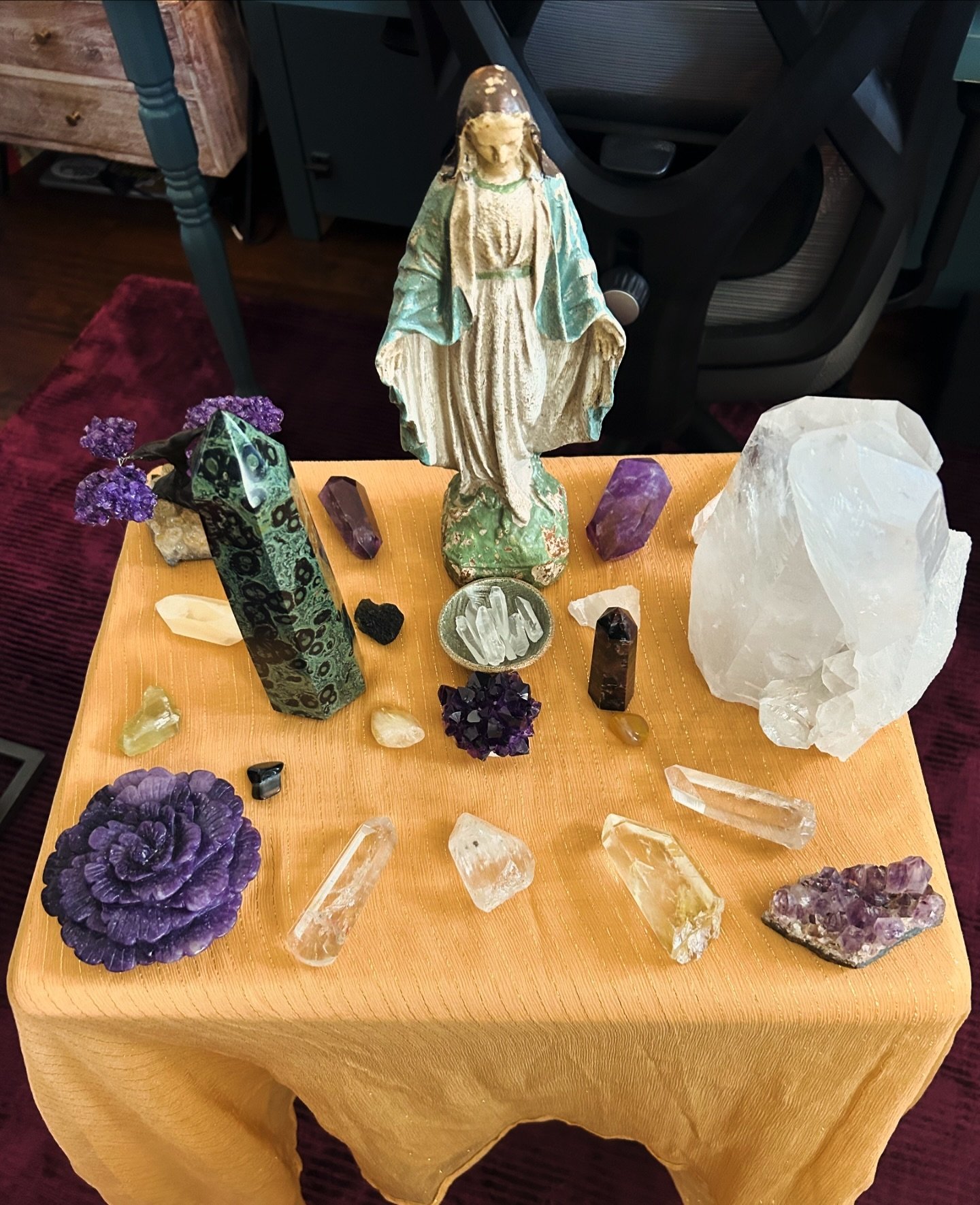 🪬The only thing I enjoy more than co-facilitating a Multidimensional Divine Light Transmission&reg; (MDLT) experience for someone is setting up for it. 

The reverence and magic of ritual. 

Today, beloved Mother Mary brought through the higher self