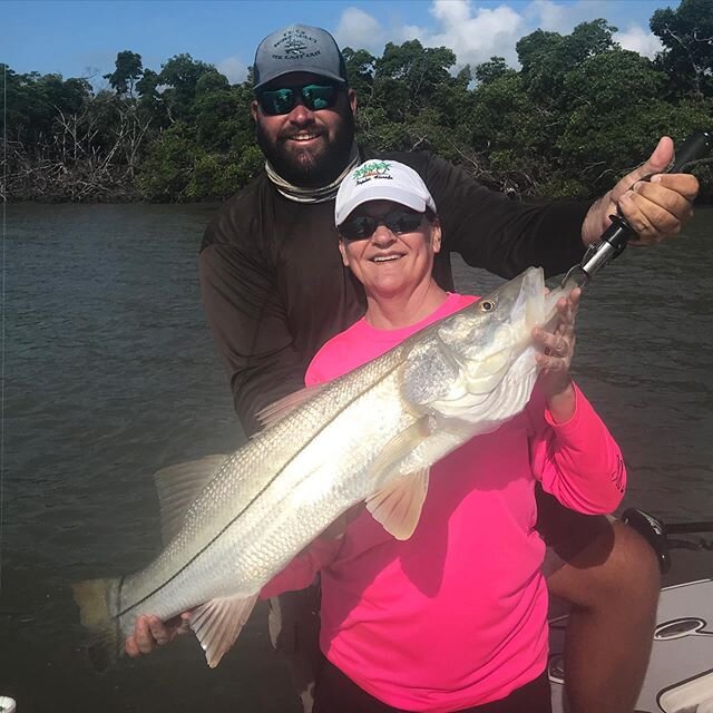 Got to take my Aunt, Uncle and cousin out for a early Father&rsquo;s Day gift! With Aunt Angela catching this beautiful 35&rdquo; snook on a live shrimp under a poppin&rsquo; cork! #tforods #saltwatersyndicate #livetarget #snook #powerpole #rhodanmar