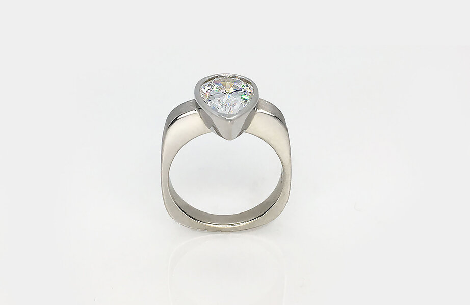 Four Curve Pear Solitaire Ring