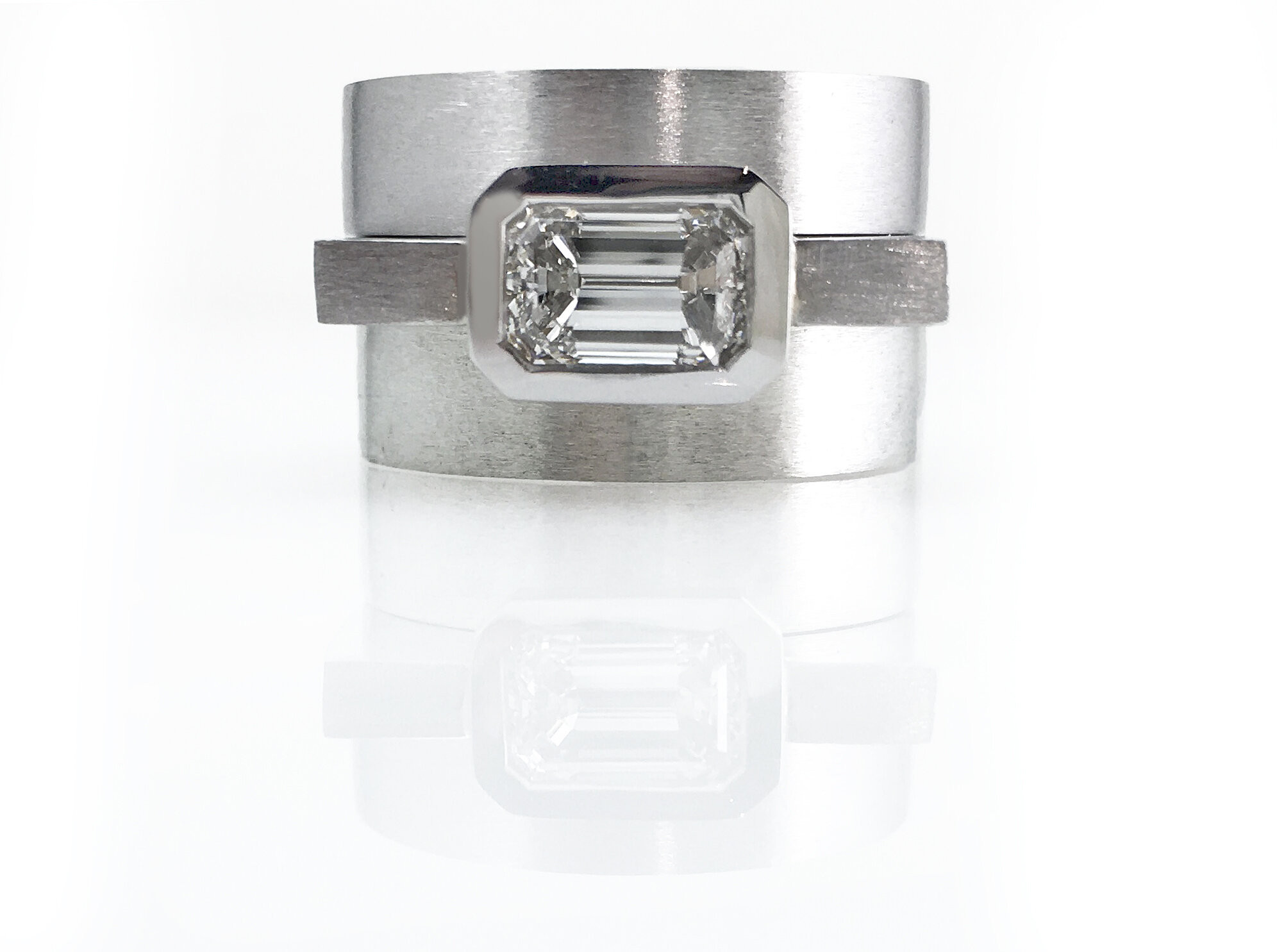 Slim Linear Emerald Bezel Ring Stack