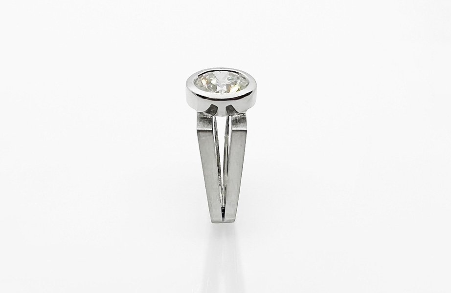 Bezel Solitaire Diamond &amp; Platinum Engagement Ring