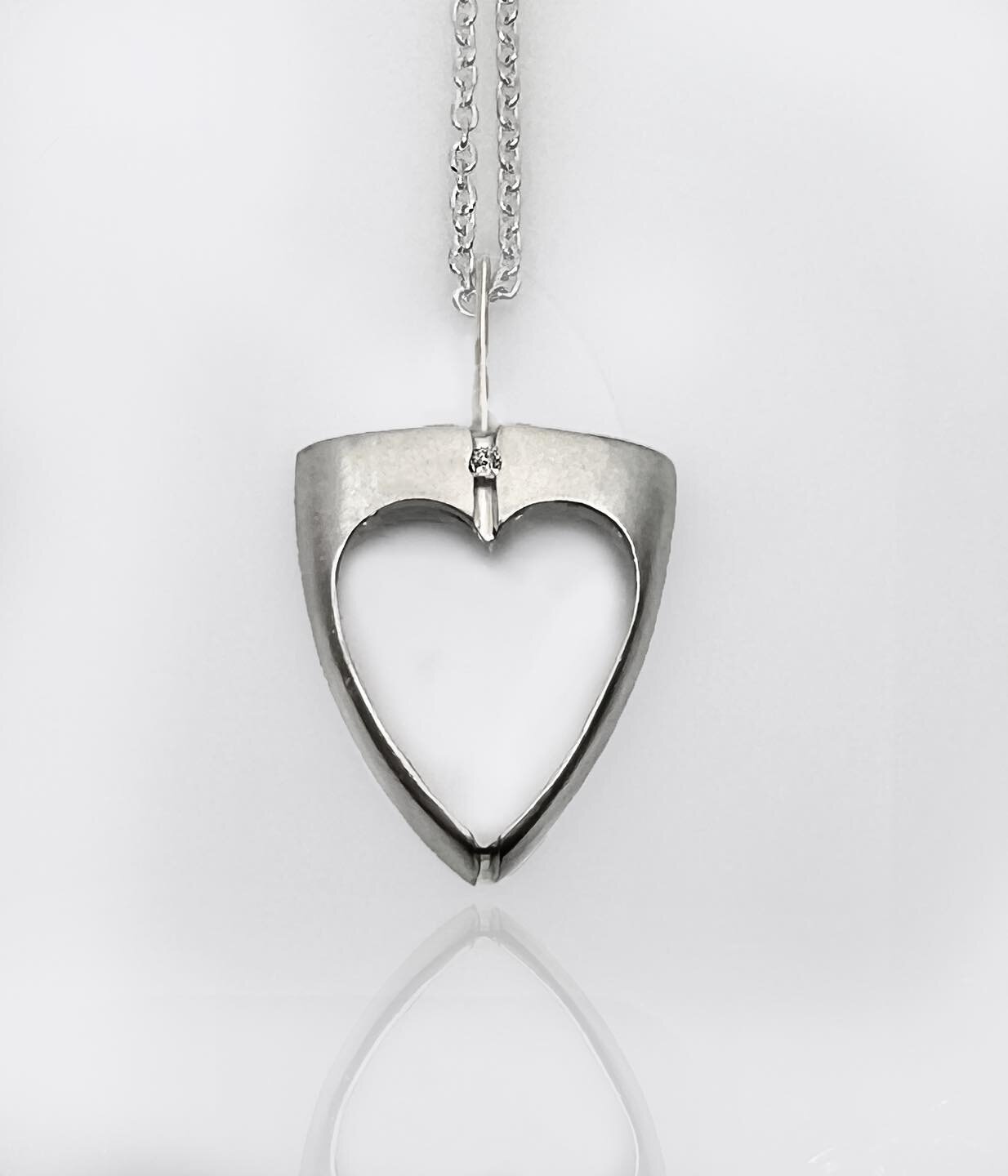 Are you feeling love?  Happy February&hellip;. 
Silver with diamond heart pendant on chain.  Also available in gold. 

#feellove #gifts #GiftsOfLove #silver #heart #silverheartnecklace #silverheartjewelry #valentinesdaygifts #contemporaryjewelrydesig