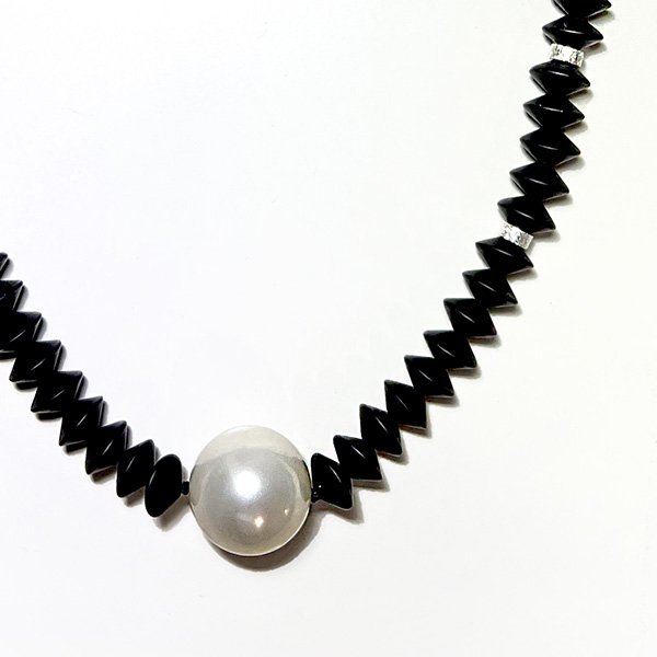 shellpearl-abacus-onyx-silver-necklace-crop.jpg