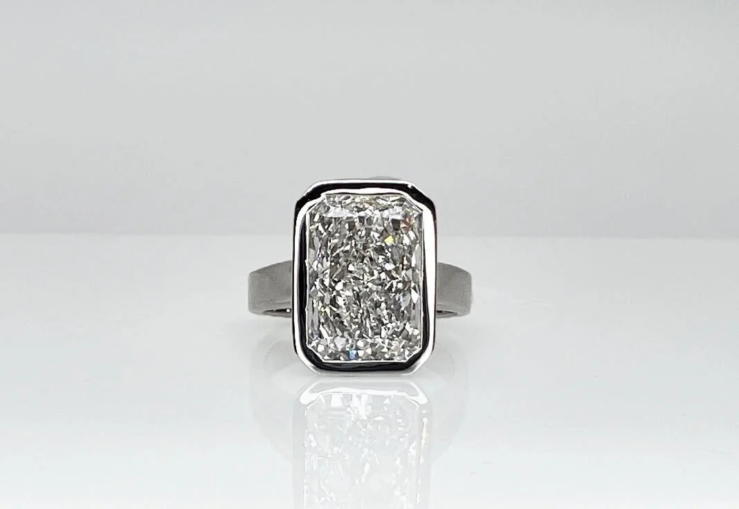 This 8.20 cts radiant cut lab grown diamond sparkler, set in 14k white gold. It glitters in joy delightfully in the sunshine. Custom made for a special birthday celebration.

#summersparkler #summersplendor #radiantcutdiamond #radiantlabgrowndiamond 