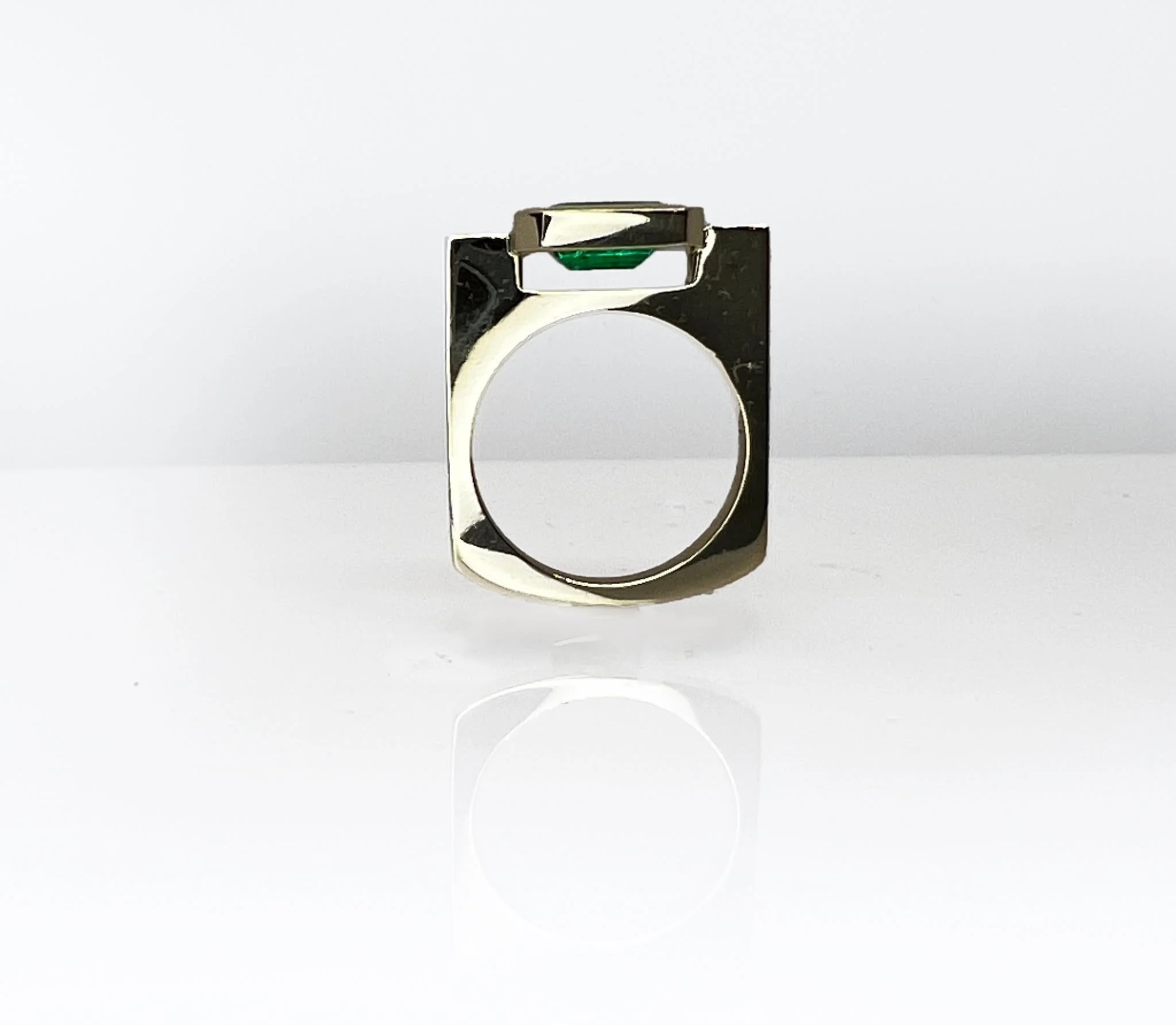 Linear Emerald Bezel Ring in yellow gold.  Architectural styling and a peek a boo view of the stone. 

#architecturaljewelrydesign #boldlines #emeraldgoldring #peekabooring #contemporaryjewelerydesigner #customjewelrydesign #bespokejewelry #oneofakin