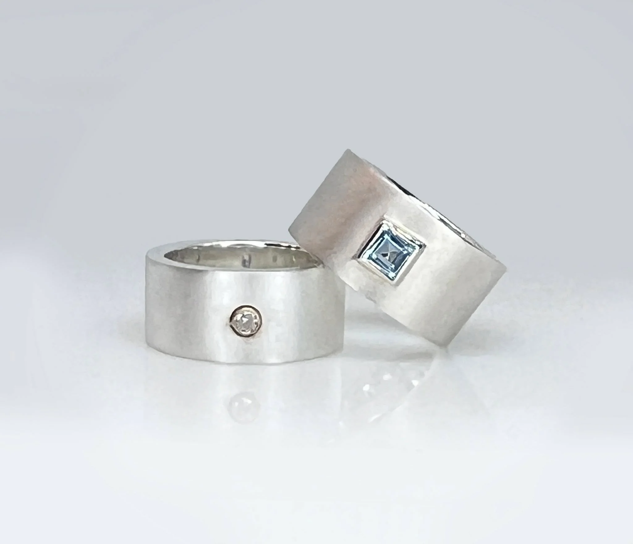 Getting ready for the October studio event.  Sterling silver wide bands with diamond and blue zircon. 

#studioevent #sterlingsilverbands #contemporaryjewelry #losangelesjewelerydesigner