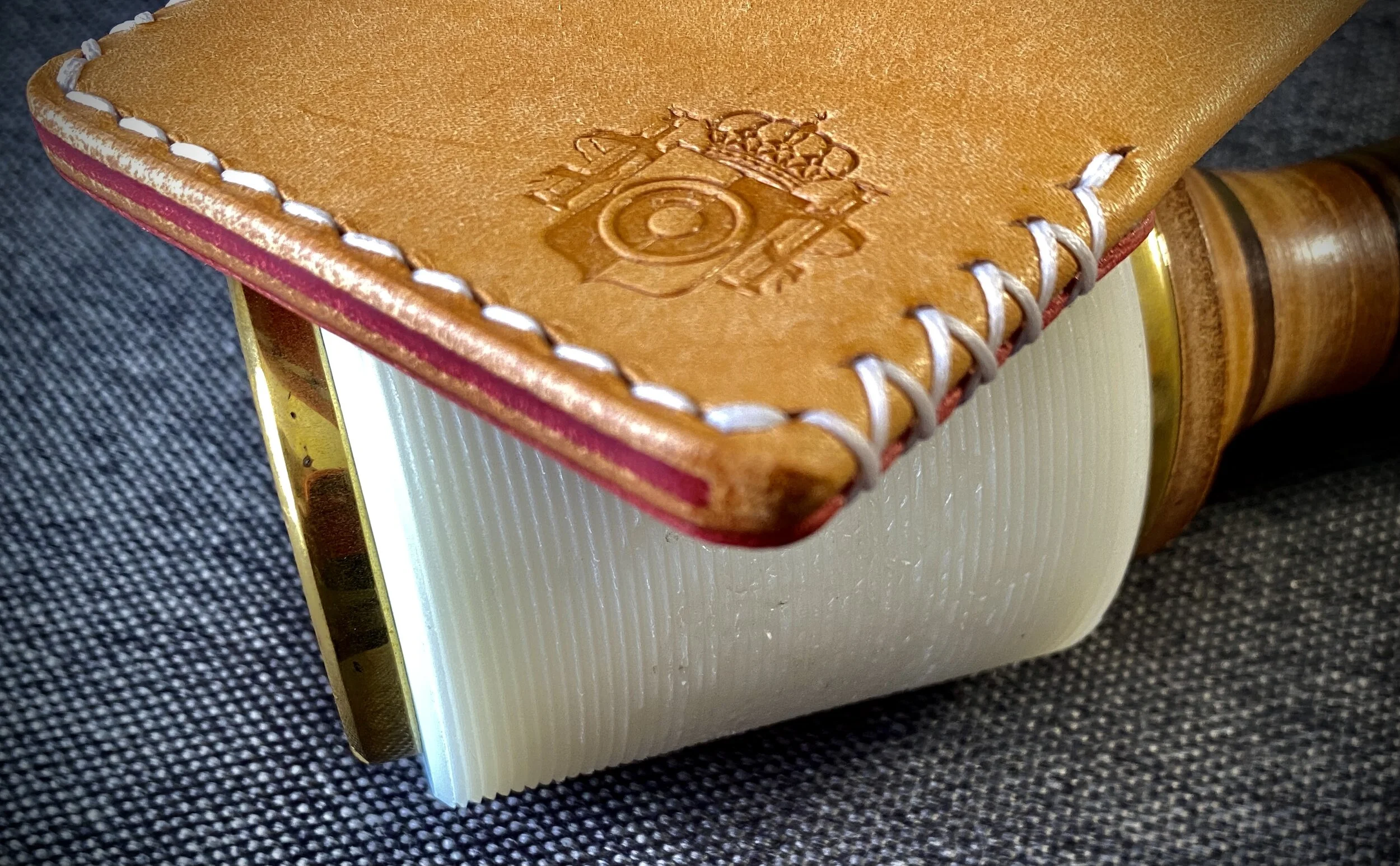 Minimal Tulip Wallet stitching detail