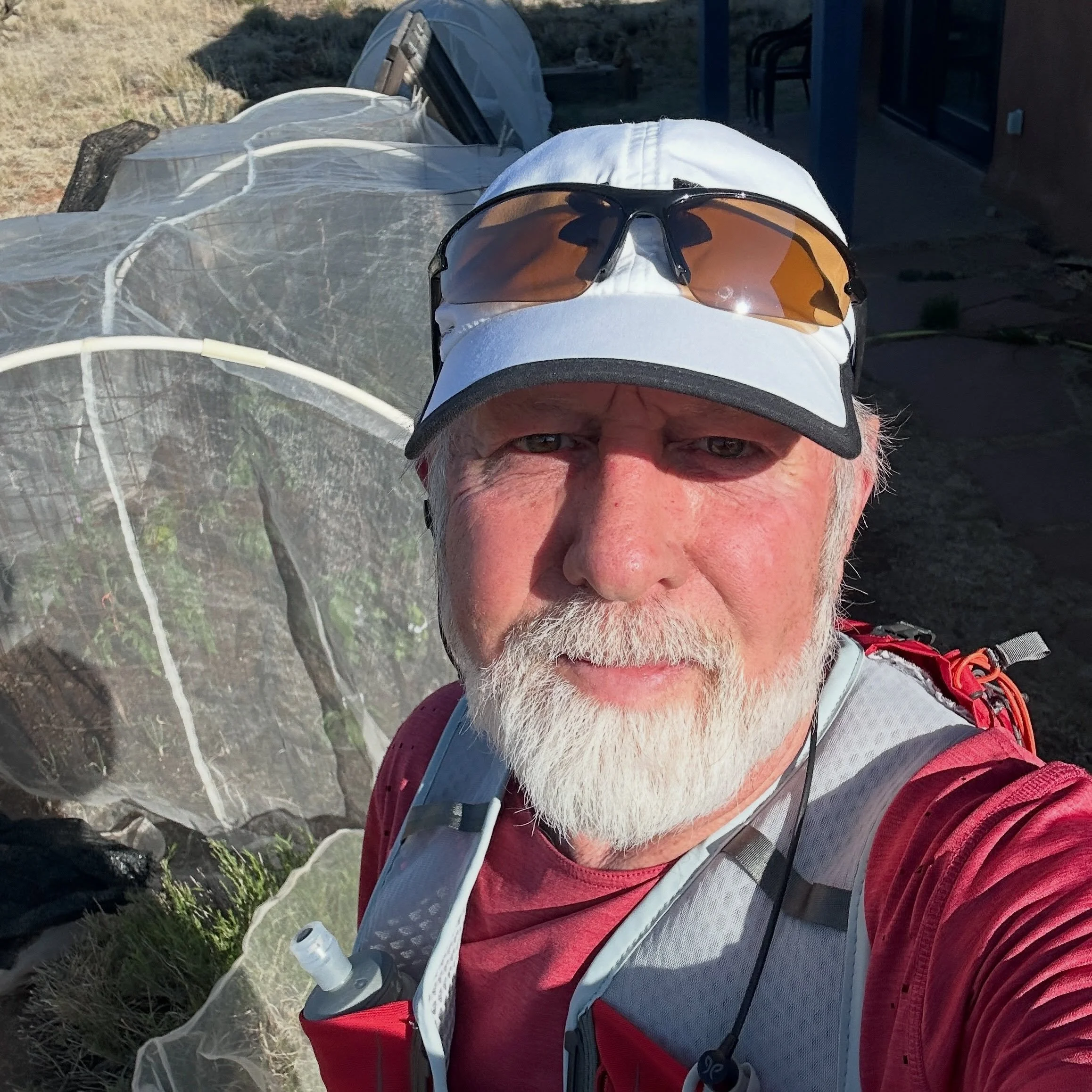 Scheduled runs done for the week ❤️ A great week for running 😅 (Hoop gardens in the background. Things are growing 😊) 

#running #oldrunner #desertmorning