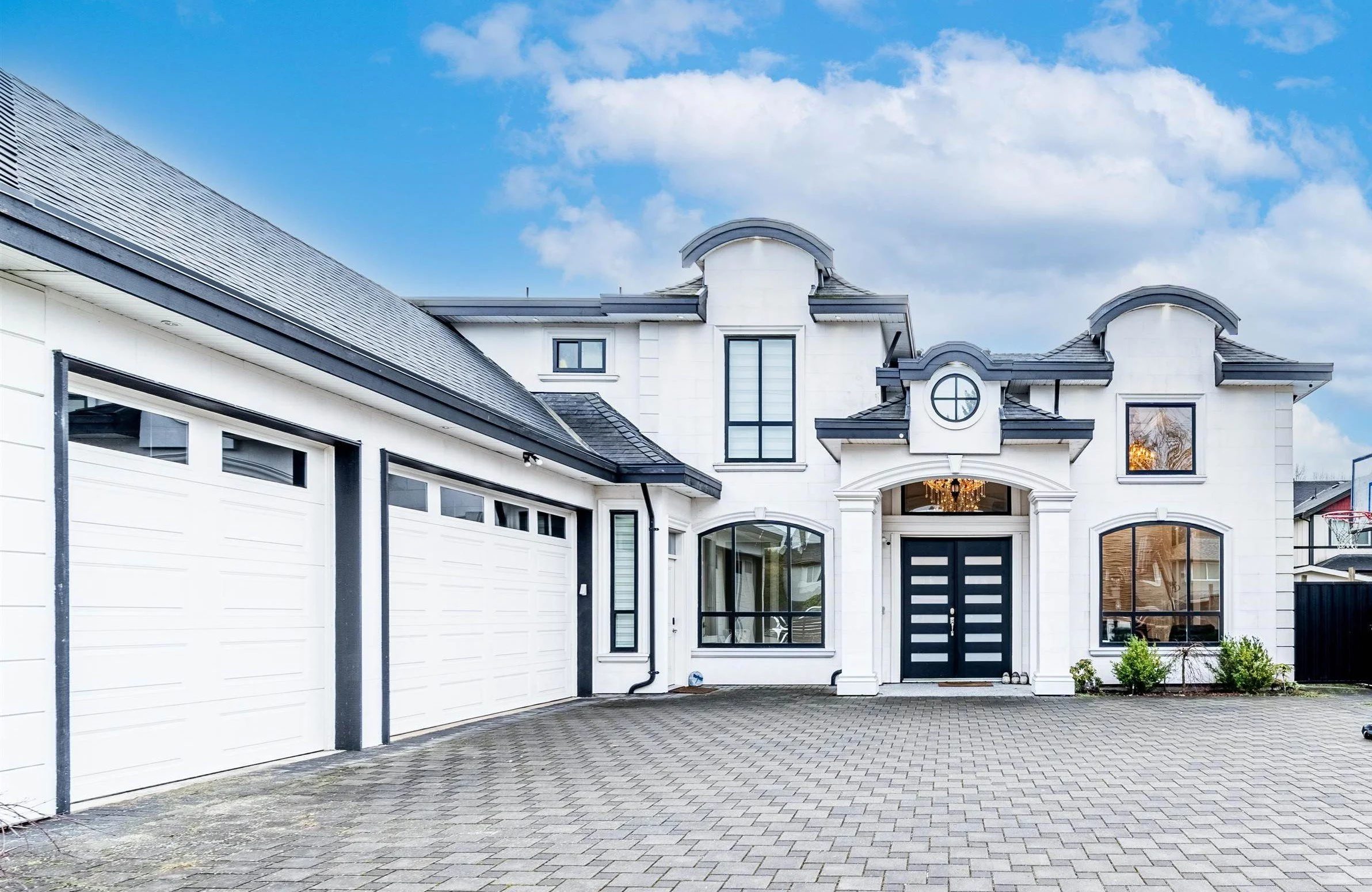 9251-pinewell-crescent-richmond-R2862903-1.jpg