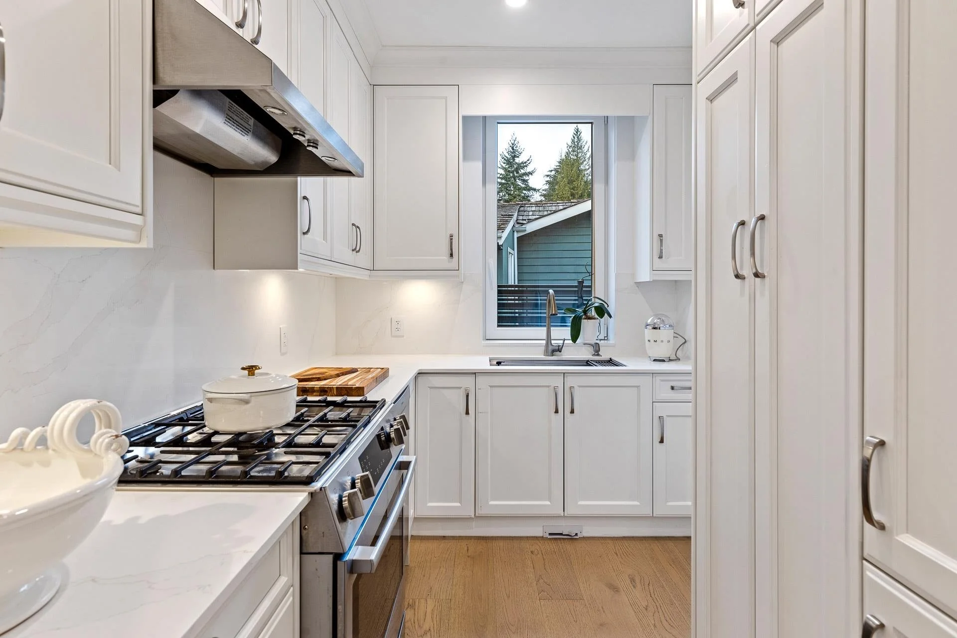 990-cross-creek-road-west-vancouver-R2858411-12.jpg