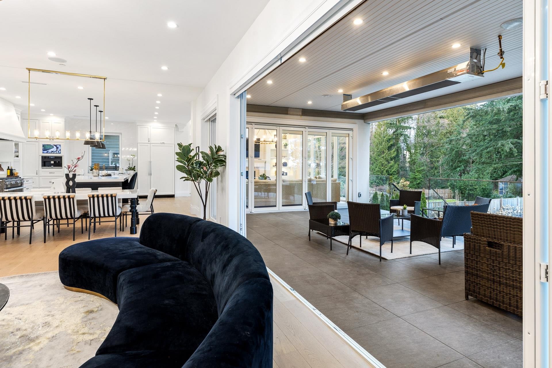 990-cross-creek-road-west-vancouver-R2858411-6.jpg
