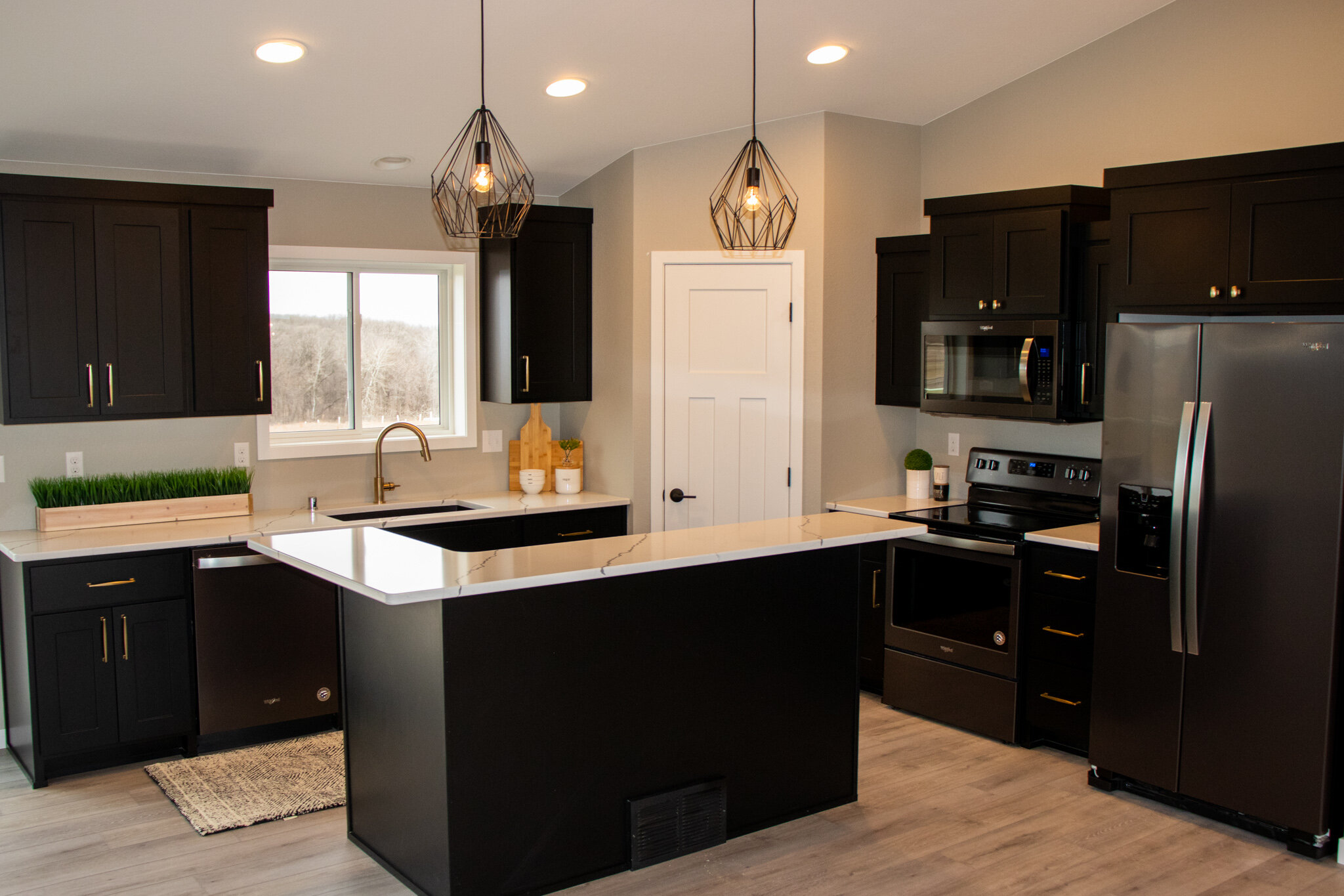 Black and White Kitchen Design