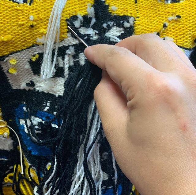Putting up the braids on the back of Double Raven Chilkat Blanket.
#10000hours #neverending #textiles #finishing #soclose #handmadewithlove #northwestcoast #artist #fineart #handwoven #basketry #butnot It Is #chilkatweaving #chilkat #handsatwork #wea