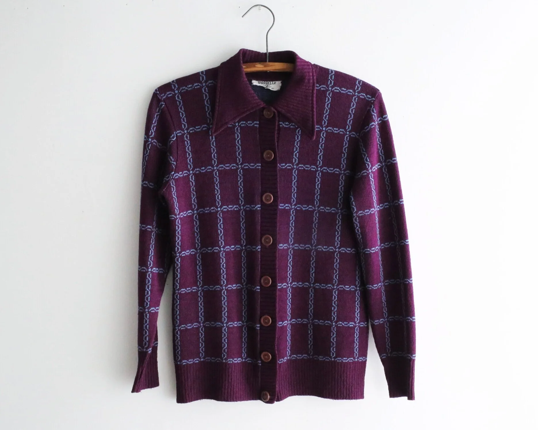 1950s / 1960s collared cardigan in purple with pale blue chain pattern
