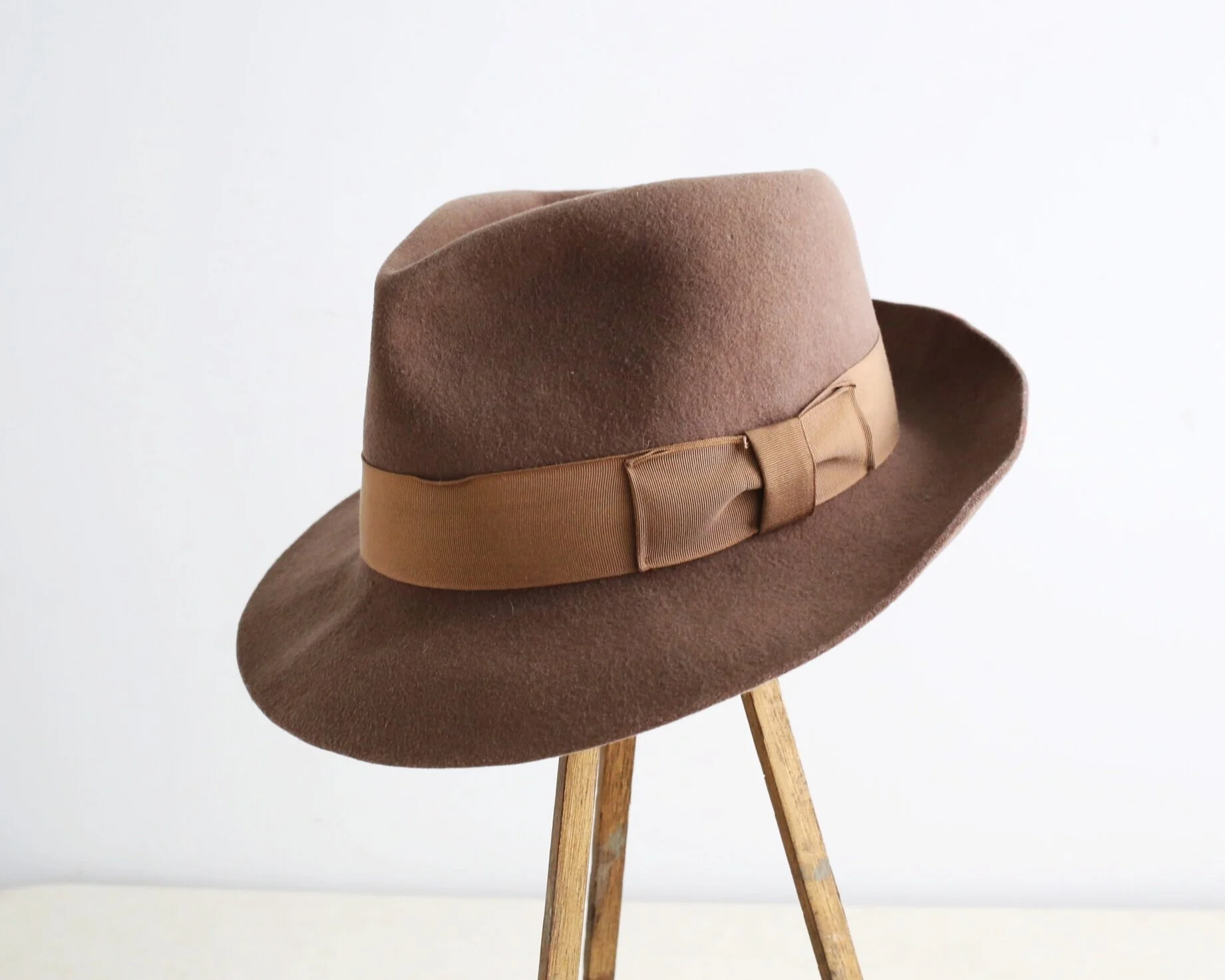 1950s mens wool felt fedora with matching band and trim