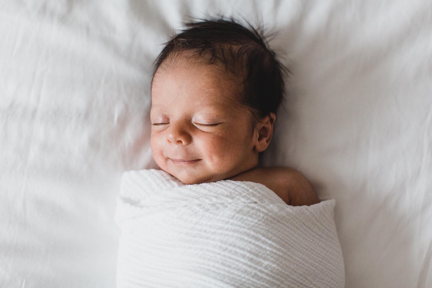 That little smirk 😏
In-home sessions are my favorite, there I said it. You and your fam get to be in the place you are most comfortable, it usually involves a cute baby and we can do them year round regardless of the weather. Win win win.
.⁠⁠⁠
.⁠⁠⁠

