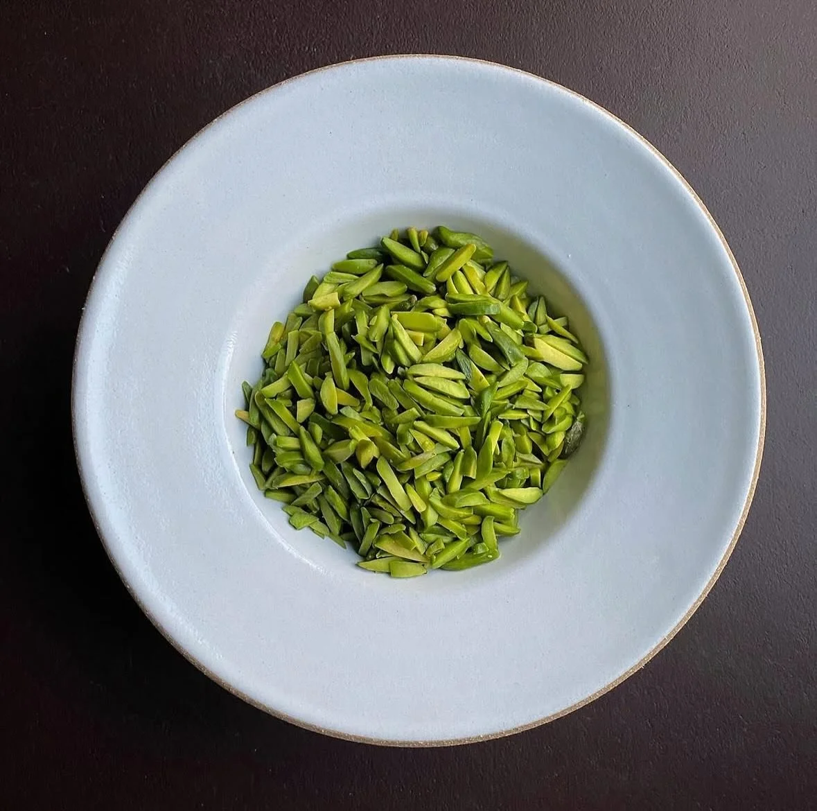These vibrant green gems are back on our menu for a pop of colour and added texture to our newest stracciatella update! 

#dinneratbarbs #bybarbara #barbararestaurant #chinatown #chinatownvancouver #chinatownyvr #supportlocalbusiness #supportlocal #s