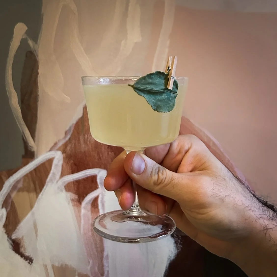 New cocktail!

NOSTALGICALLY YOURS 

Lime leaf and coriander gin, mezcal, yellow chartreuse, &ldquo;Small Talk&rdquo; syrup, lemon, bubbles

#dinneratbarbs #bybarbara #barbararestaurant #chinatown #chinatownvancouver #chinatownyvr #supportlocalbusine